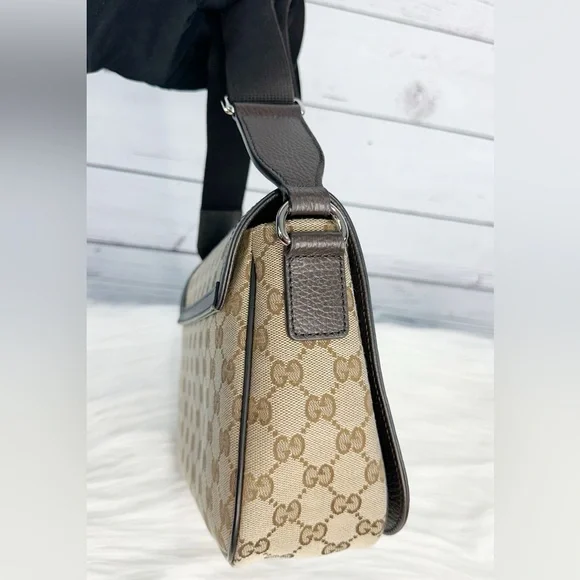 👜 Gucci GG Canvas Messenger Crossbody Bag - Picture 4 of 14